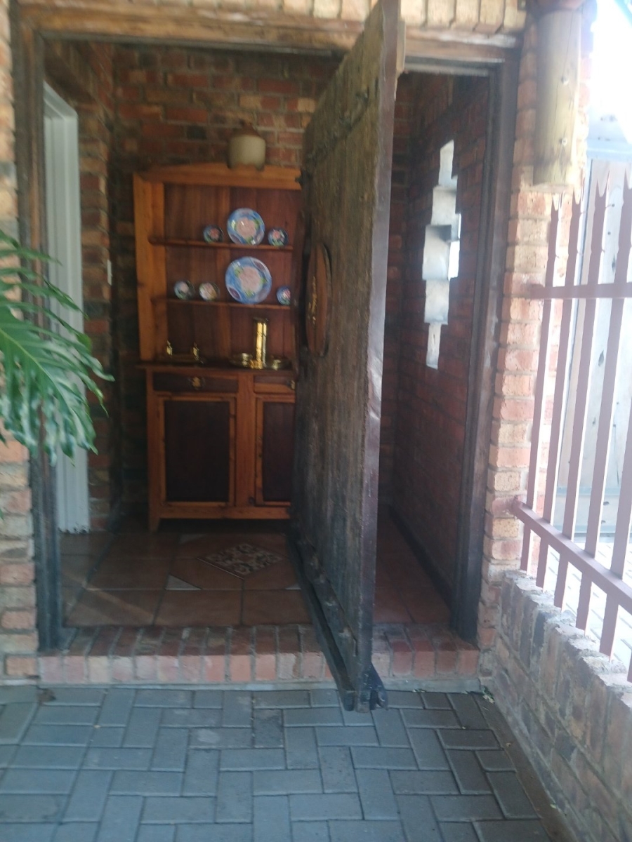 3 Bedroom Property for Sale in Roylglen Gardens Northern Cape